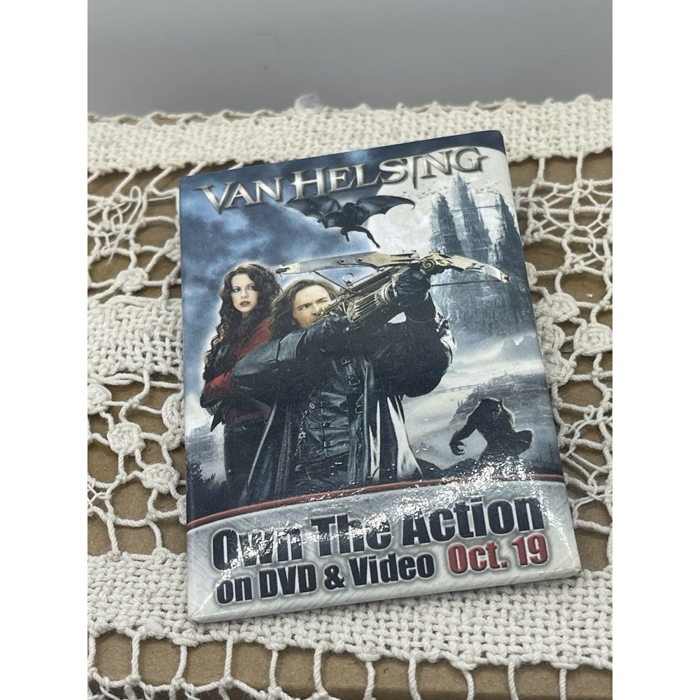 Van Helsing Promo Pin Back Button Rectangle Universal Studios‎ 2004